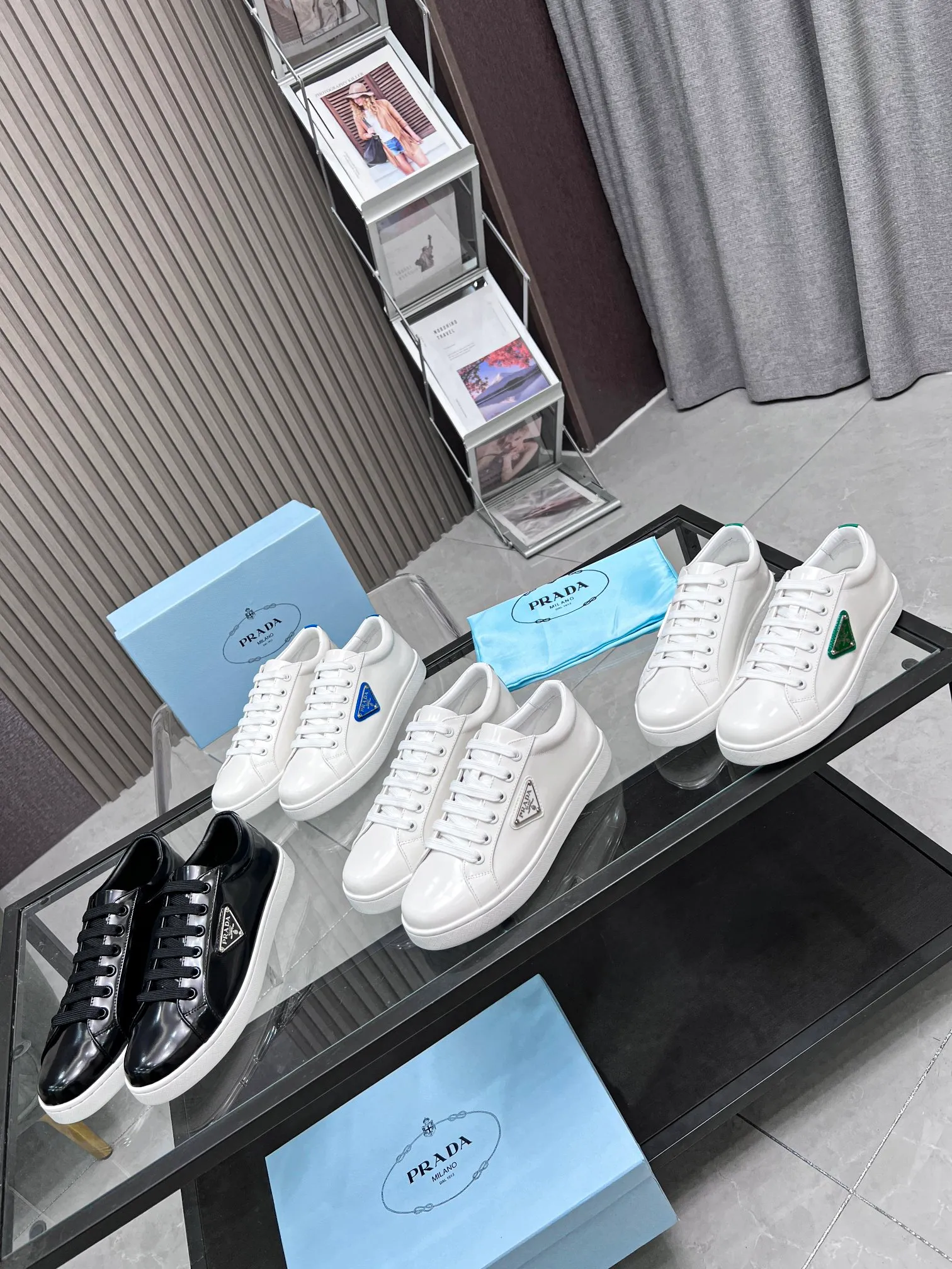 👟👟Ex-factory price 440👟👟 Men's size +10 🔥🔥🔥4044 Louis Vuitton official website synchronized couple sneakers, this Run Away sneaker is made of calf leather and Monogram nylon print plus technical rubber outsole, LV letters are written on the side, and LV Circle is engraved on the metal shock-absorbing structure Logo, hidden insole subtly increases the height, reproducing the classic design of Louis Vuitton shoe series. Sizes for women are 35-42, men’s sizes are 39-46.